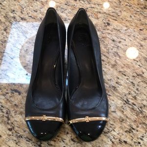 •Tory Burch Pacey Black Close Toed Wedges•